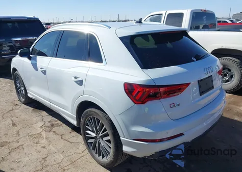 2022 Audi Q3 Premium Plus 40 Tfsi Quattro Tiptronic z USA, uszkodzony, nr VIN WA1BUDF3XN1112824